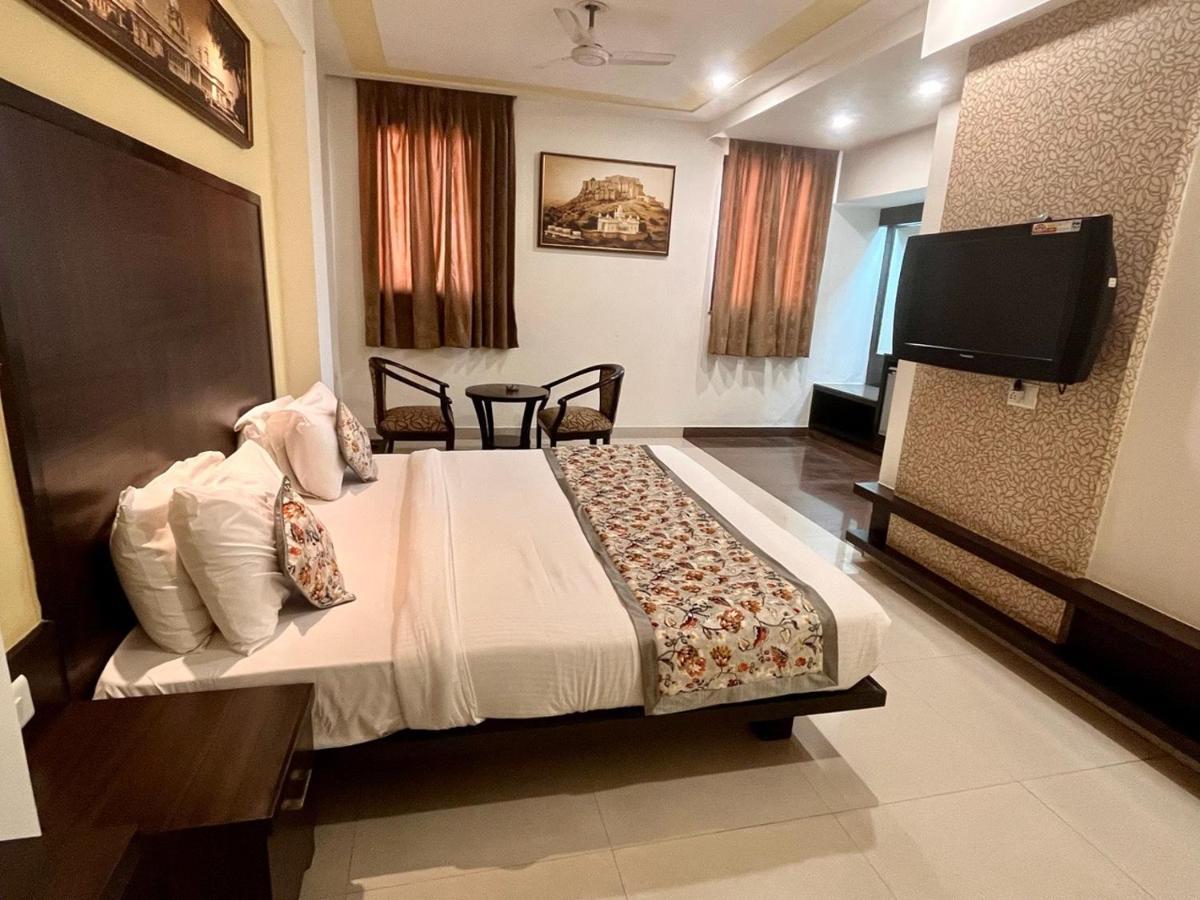 Ratnawali – A Vegetarian Heritage Hotel Jaipur Buitenkant foto