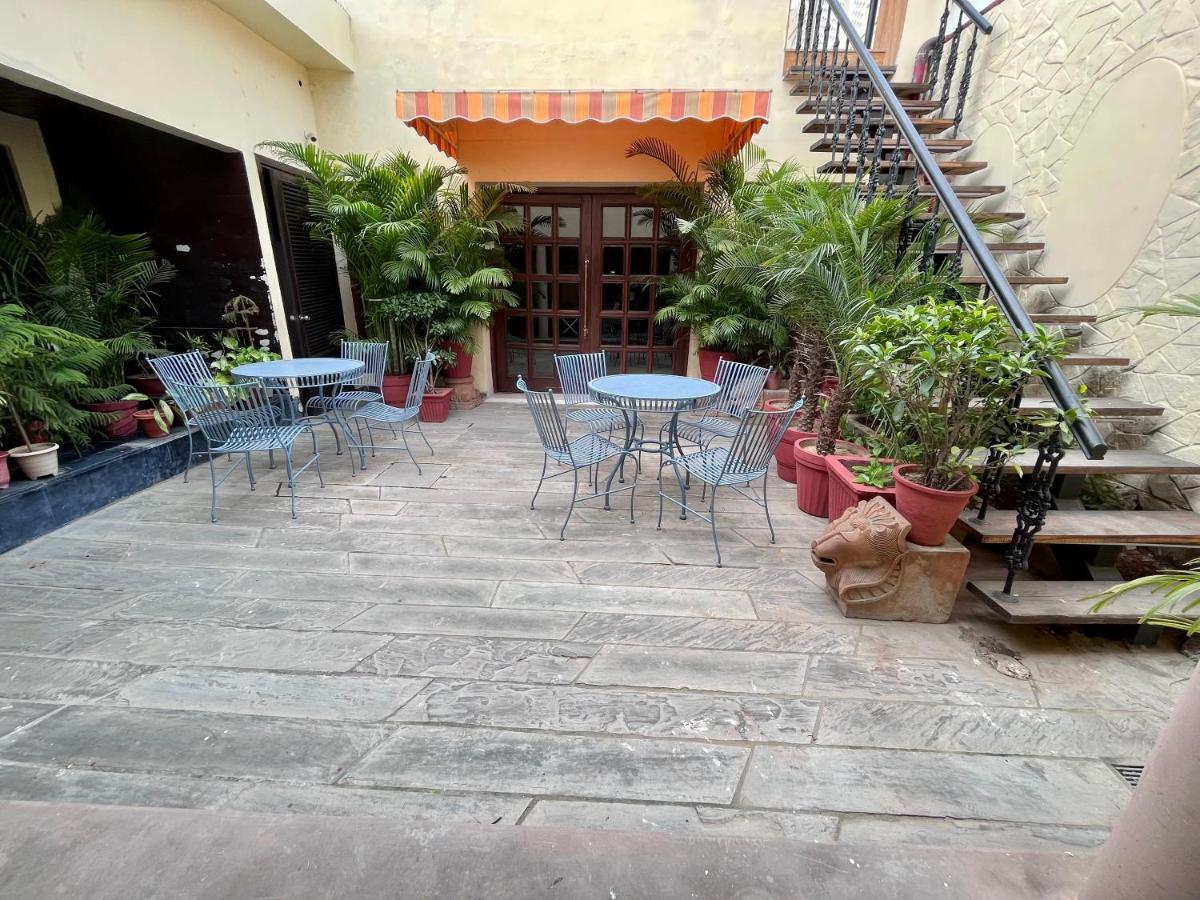 Ratnawali – A Vegetarian Heritage Hotel Jaipur Buitenkant foto