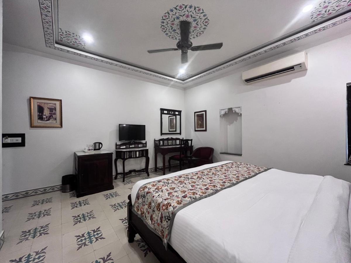 Ratnawali – A Vegetarian Heritage Hotel Jaipur Buitenkant foto