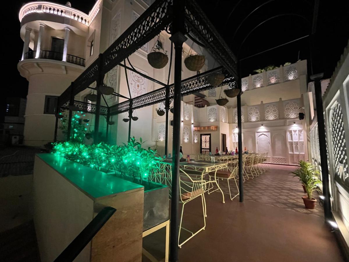 Ratnawali – A Vegetarian Heritage Hotel Jaipur Buitenkant foto