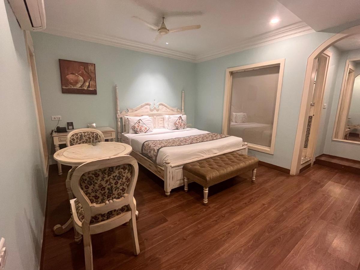 Ratnawali – A Vegetarian Heritage Hotel Jaipur Buitenkant foto