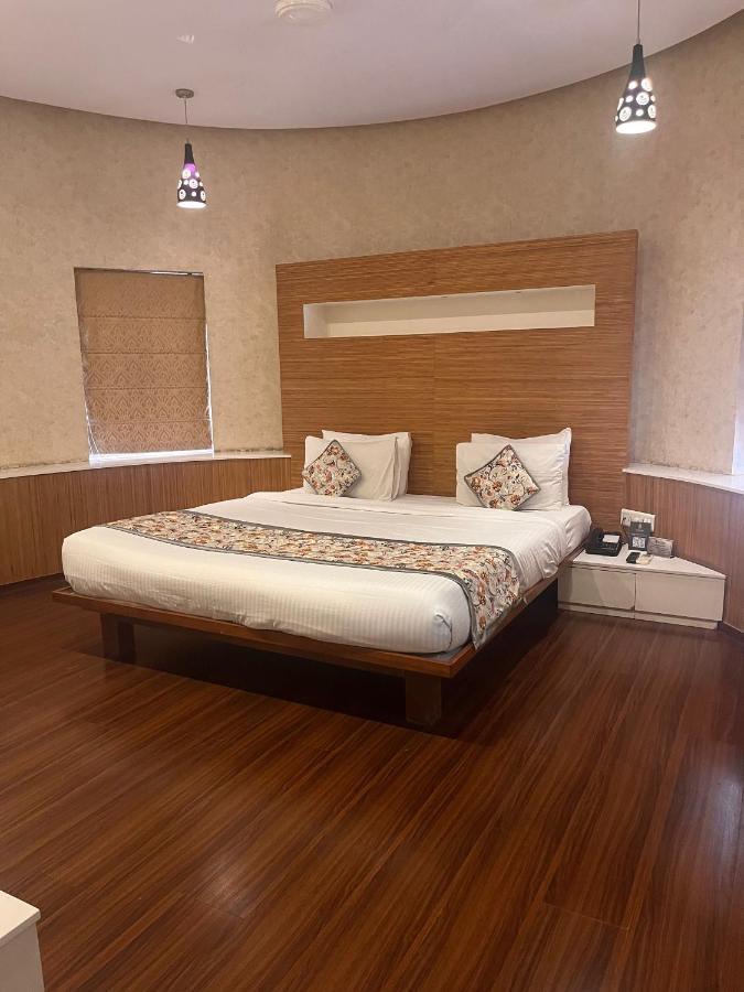 Ratnawali – A Vegetarian Heritage Hotel Jaipur Buitenkant foto