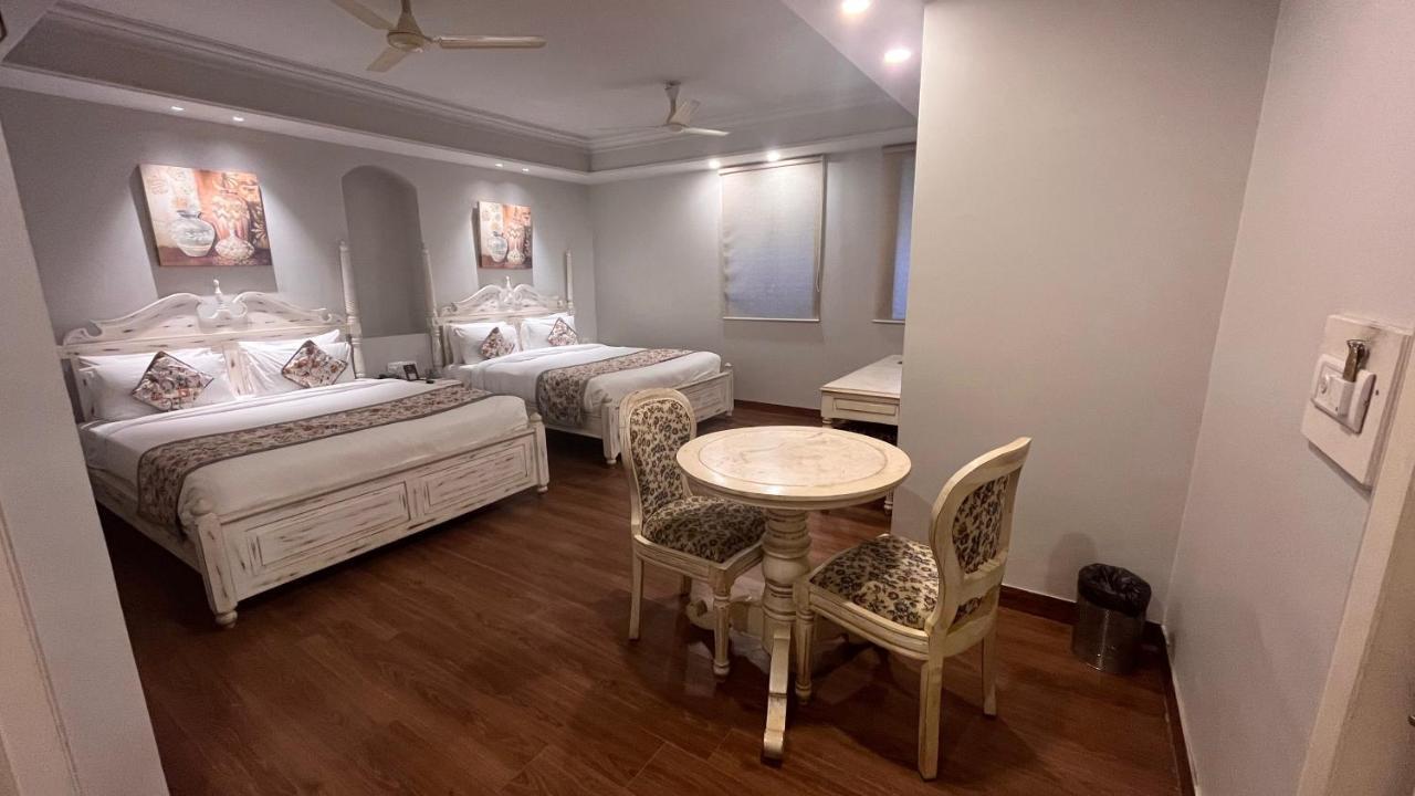 Ratnawali – A Vegetarian Heritage Hotel Jaipur Buitenkant foto