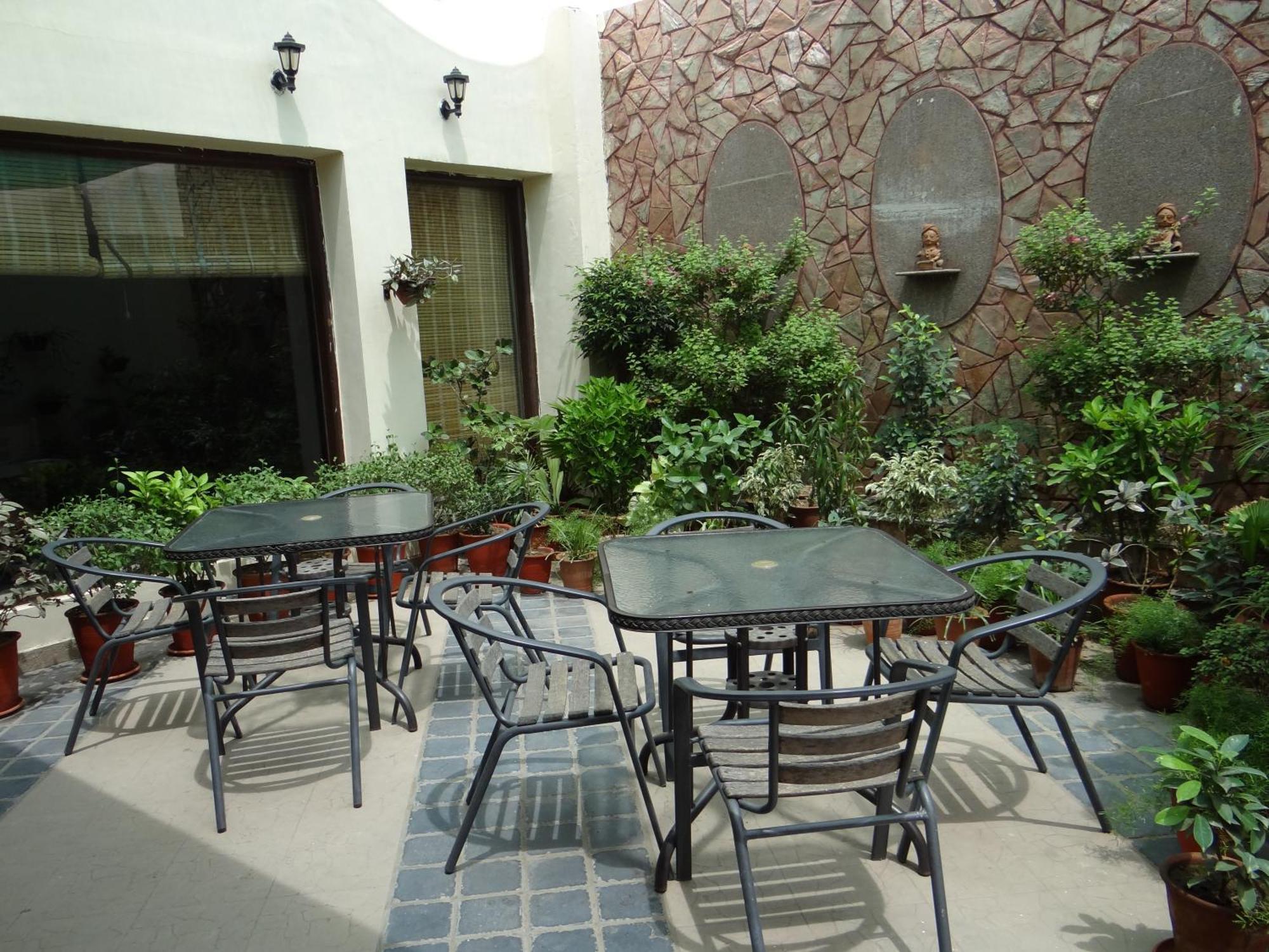 Ratnawali – A Vegetarian Heritage Hotel Jaipur Buitenkant foto