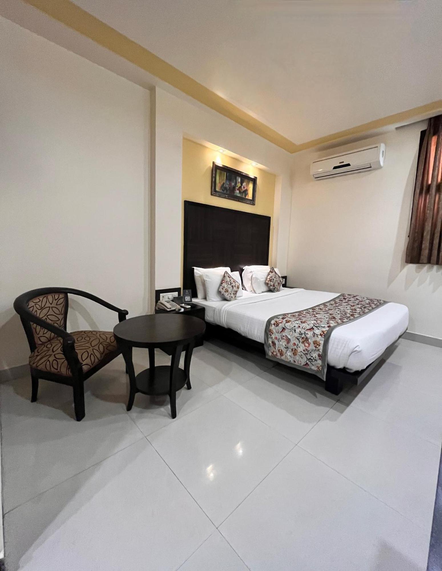 Ratnawali – A Vegetarian Heritage Hotel Jaipur Buitenkant foto