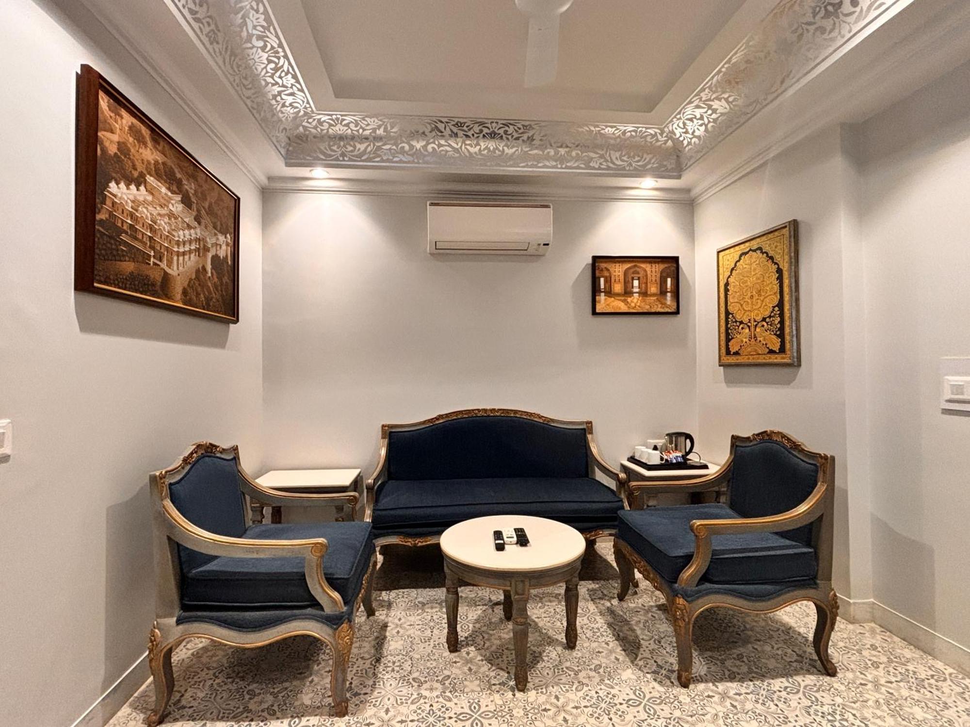 Ratnawali – A Vegetarian Heritage Hotel Jaipur Buitenkant foto
