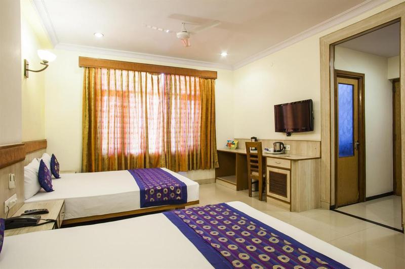 Ratnawali – A Vegetarian Heritage Hotel Jaipur Buitenkant foto