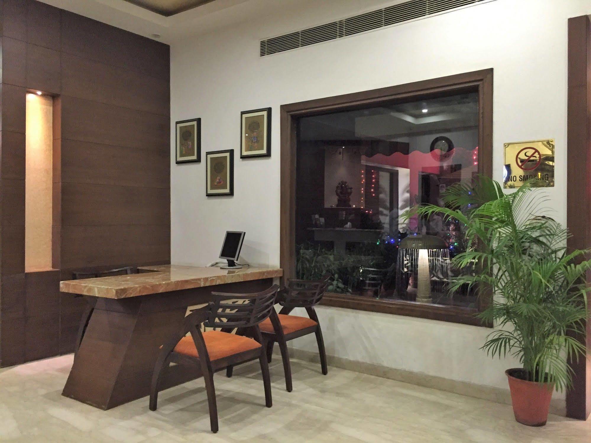 Ratnawali – A Vegetarian Heritage Hotel Jaipur Buitenkant foto
