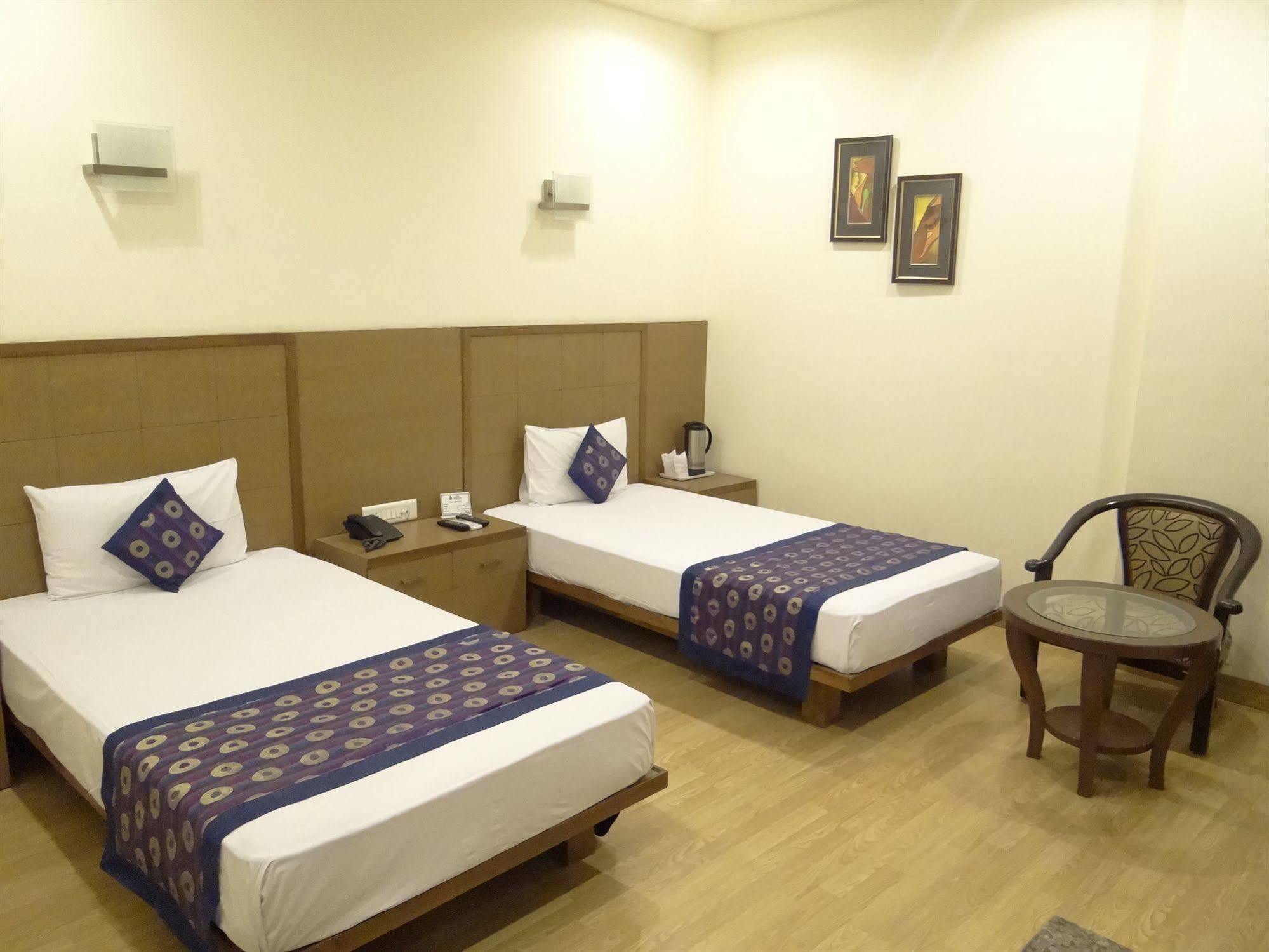 Ratnawali – A Vegetarian Heritage Hotel Jaipur Buitenkant foto