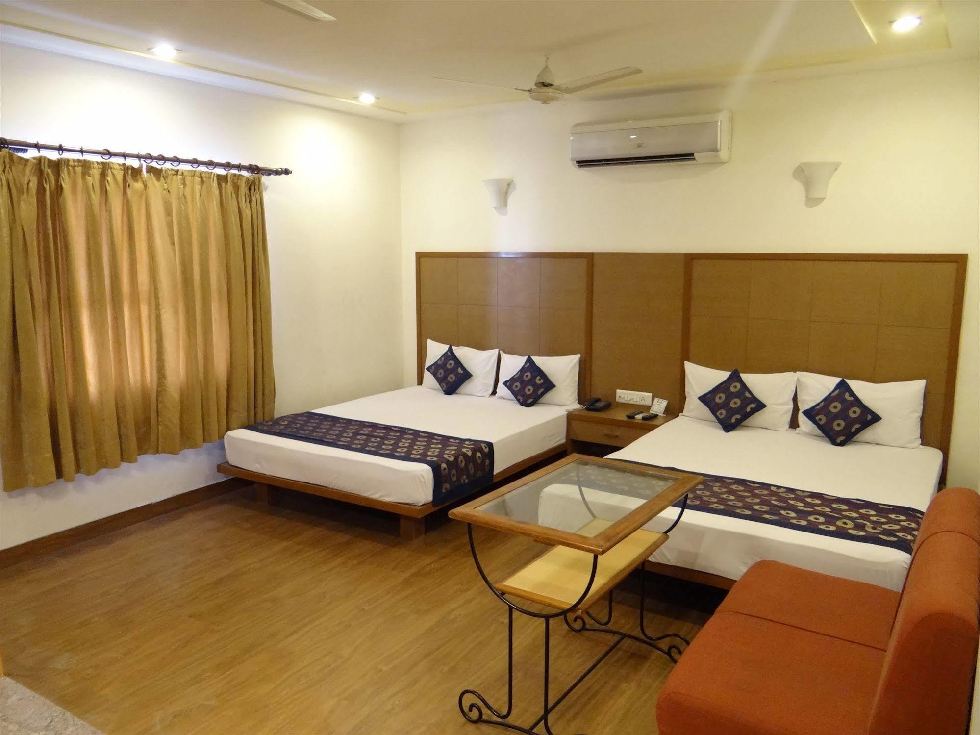 Ratnawali – A Vegetarian Heritage Hotel Jaipur Buitenkant foto